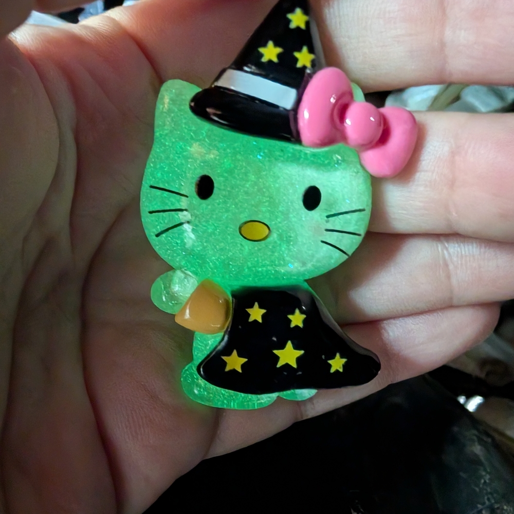Cute Character Keychains Set - Picture 9 of 11